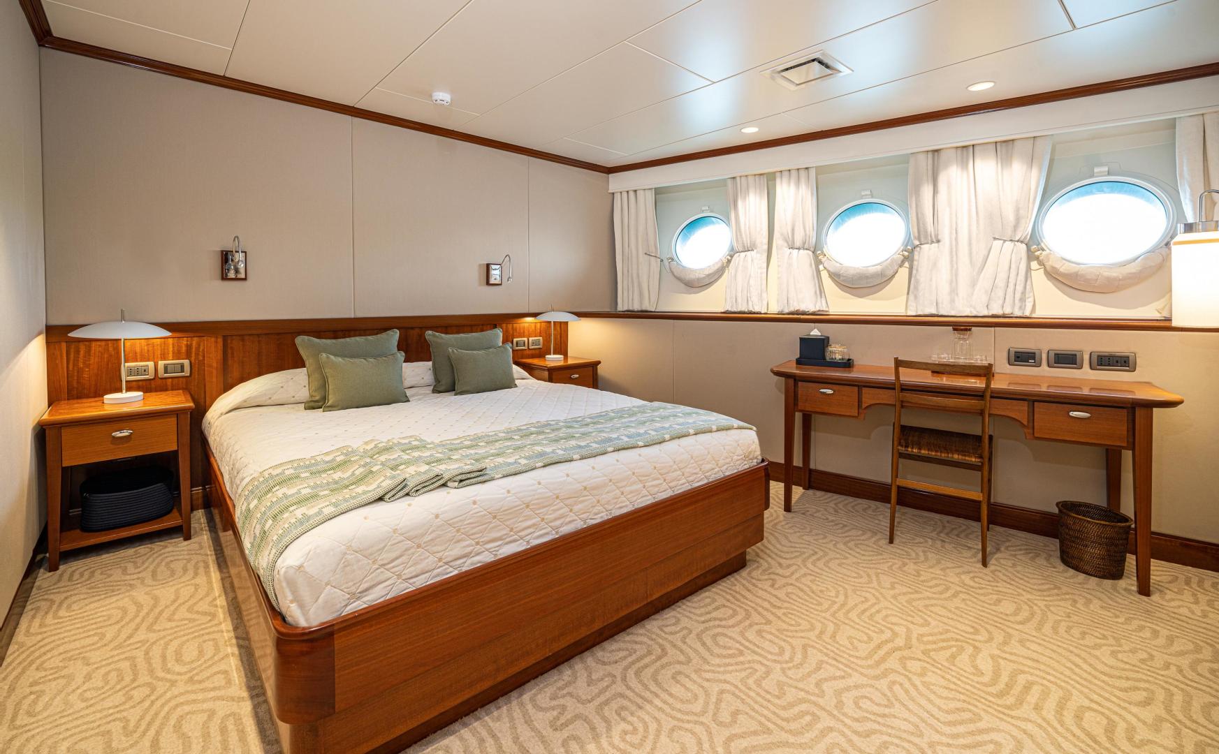 Anastassiades & Tsortanides 1970-ASTERIA Capetown-South Africa-VIP Stateroom (Starboard)-3580150 | Thumbnail