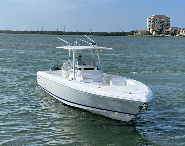 Intrepid-350 CC 2013 -Saint Petersburg-Florida-United States-3537002