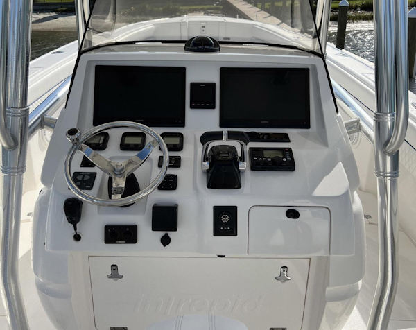 Intrepid-350 CC 2013 -Saint Petersburg-Florida-United States-3537020