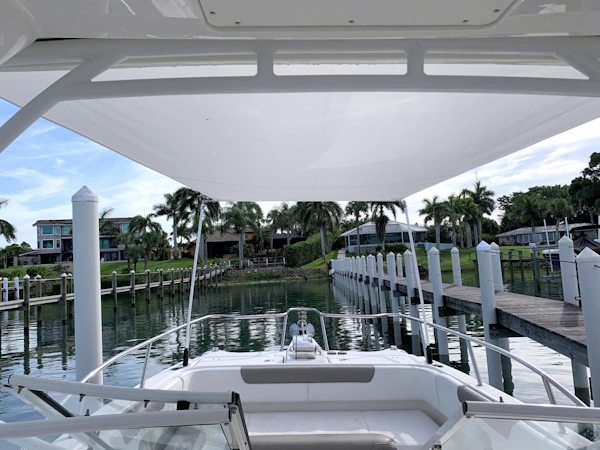 World Cat-255 DC 2019 -Nokomis-Florida-United States-Forward Seating Shade Up!-3547104