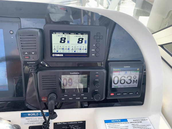 World Cat-255 DC 2019 -Nokomis-Florida-United States-Radio, Autopilot and Engine Gauges-3547109