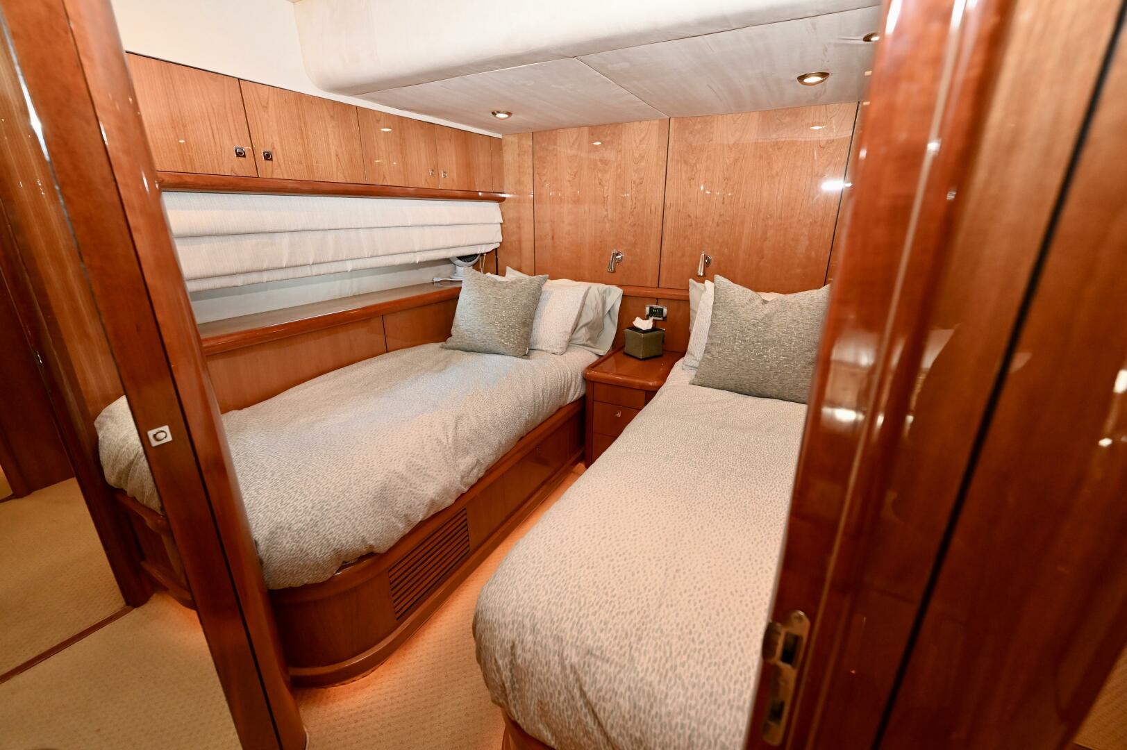 Sunseeker-Yacht 2005-Bella Fort Lauderdale-Florida-United States-Bella  Guest Accommodation Hallway-5421313 | Thumbnail