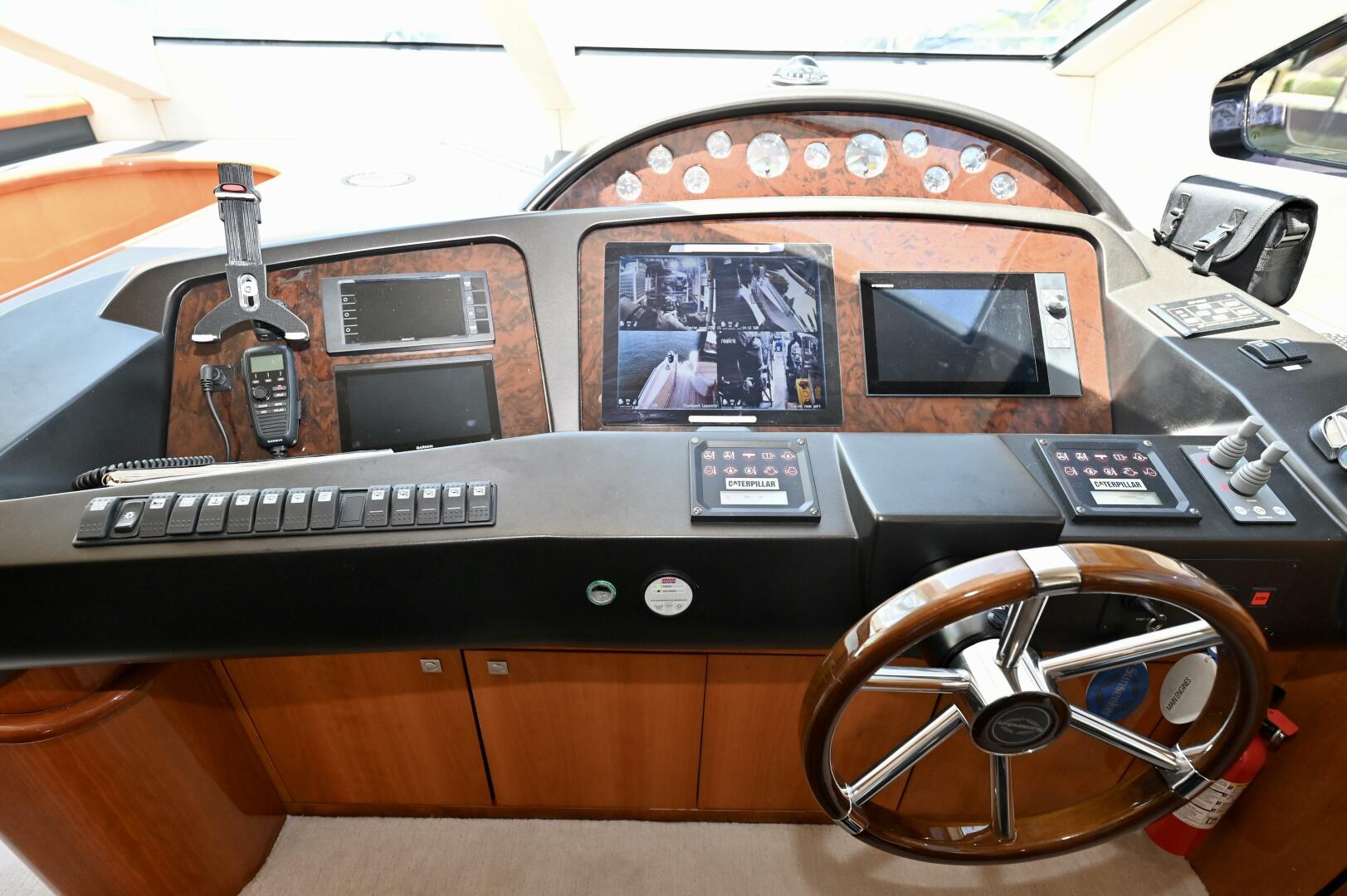 Sunseeker-Yacht 2005-Bella Fort Lauderdale-Florida-United States-Bella  Lower Helm-5421301 | Thumbnail