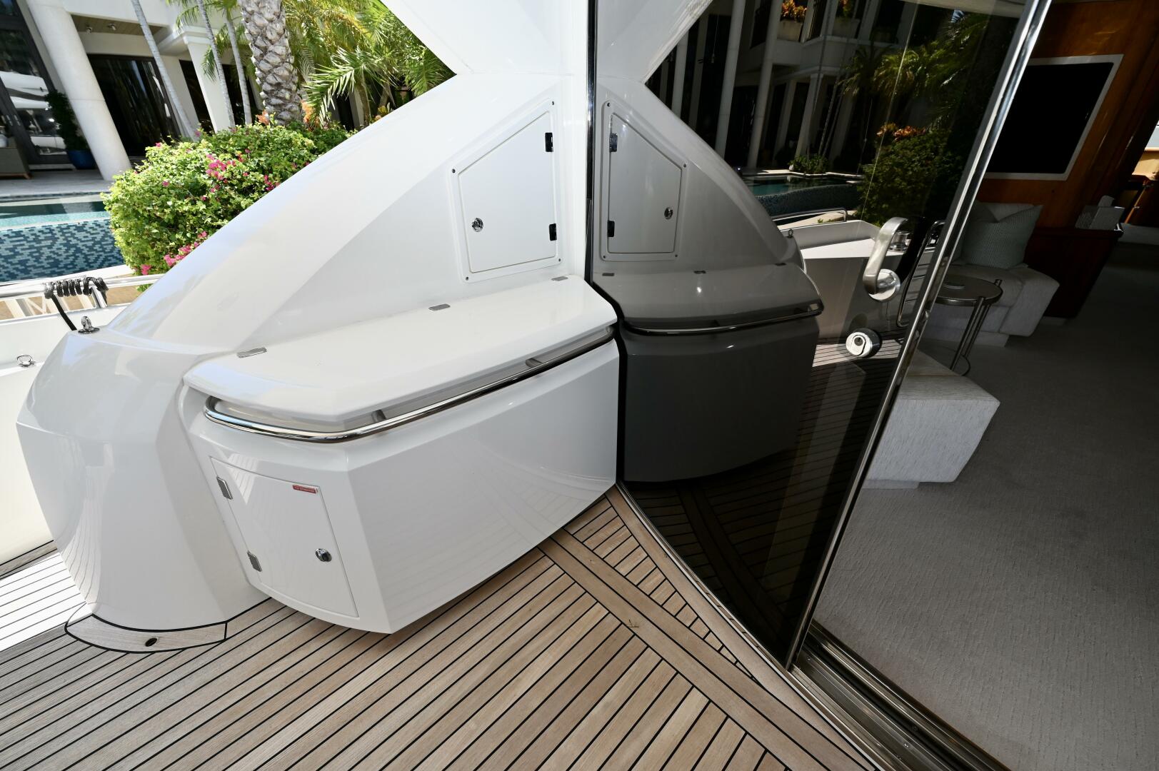 Sunseeker-Yacht 2005-Bella Fort Lauderdale-Florida-United States-Bella  Aft Deck Entertaining Area-5421290 | Thumbnail