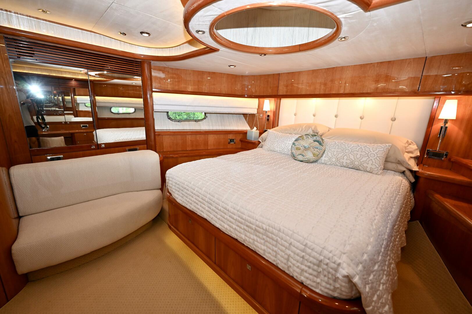 Sunseeker-Yacht 2005-Bella Fort Lauderdale-Florida-United States-Bella  VIP Ensuite Head-5421307 | Thumbnail
