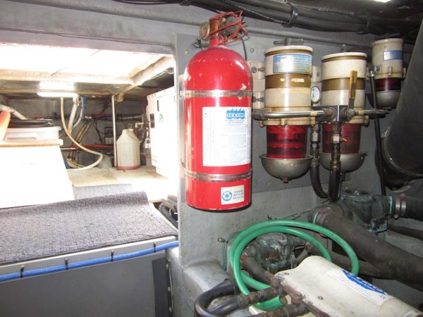 Sea Ray-480 Sedan Bridge 2000-LAST TANGO Saint Petersburg-Florida-United States-Engine Room-3557317