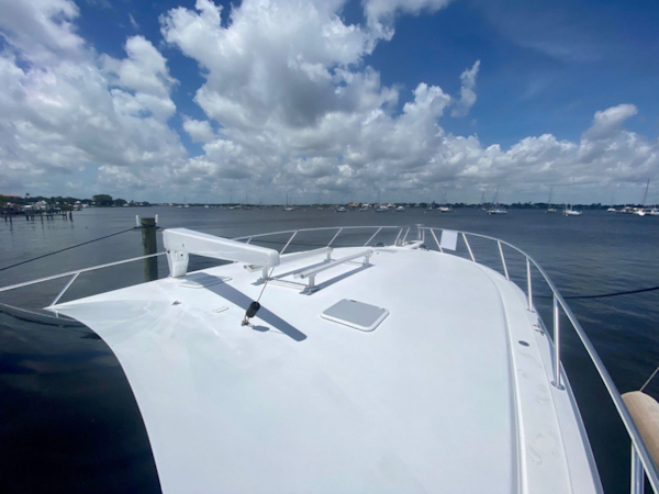 Viking-Enclosed Bridge 2002-The Dukes Stuart-Florida-United States-3588115