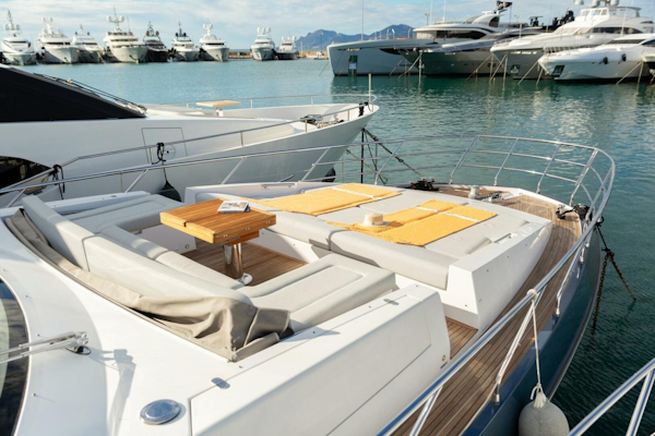 Azimut-72 Flybridge 2020-Solstice Cannes-France-3968885