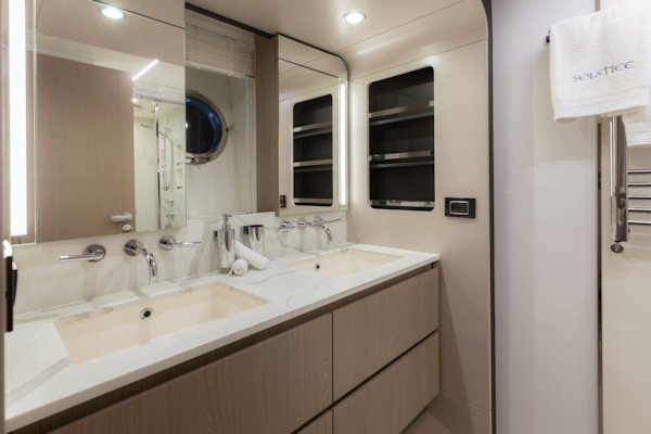 Azimut-72 Flybridge 2020-Solstice Cannes-France-3968906