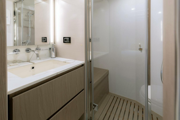 Azimut-72 Flybridge 2020-Solstice Cannes-France-3968911