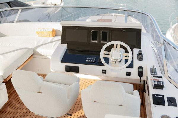 Azimut-72 Flybridge 2020-Solstice Cannes-France-3968881