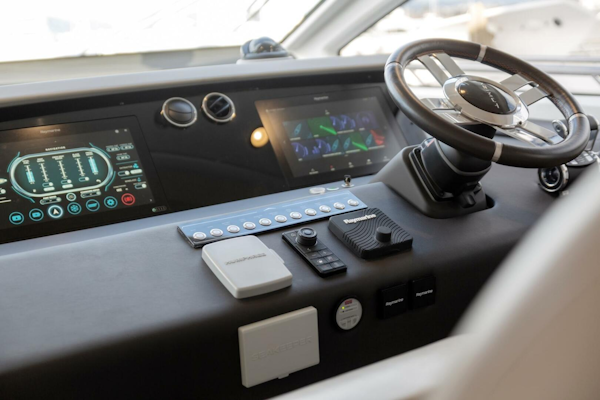 Azimut-72 Flybridge 2020-Solstice Cannes-France-3968900