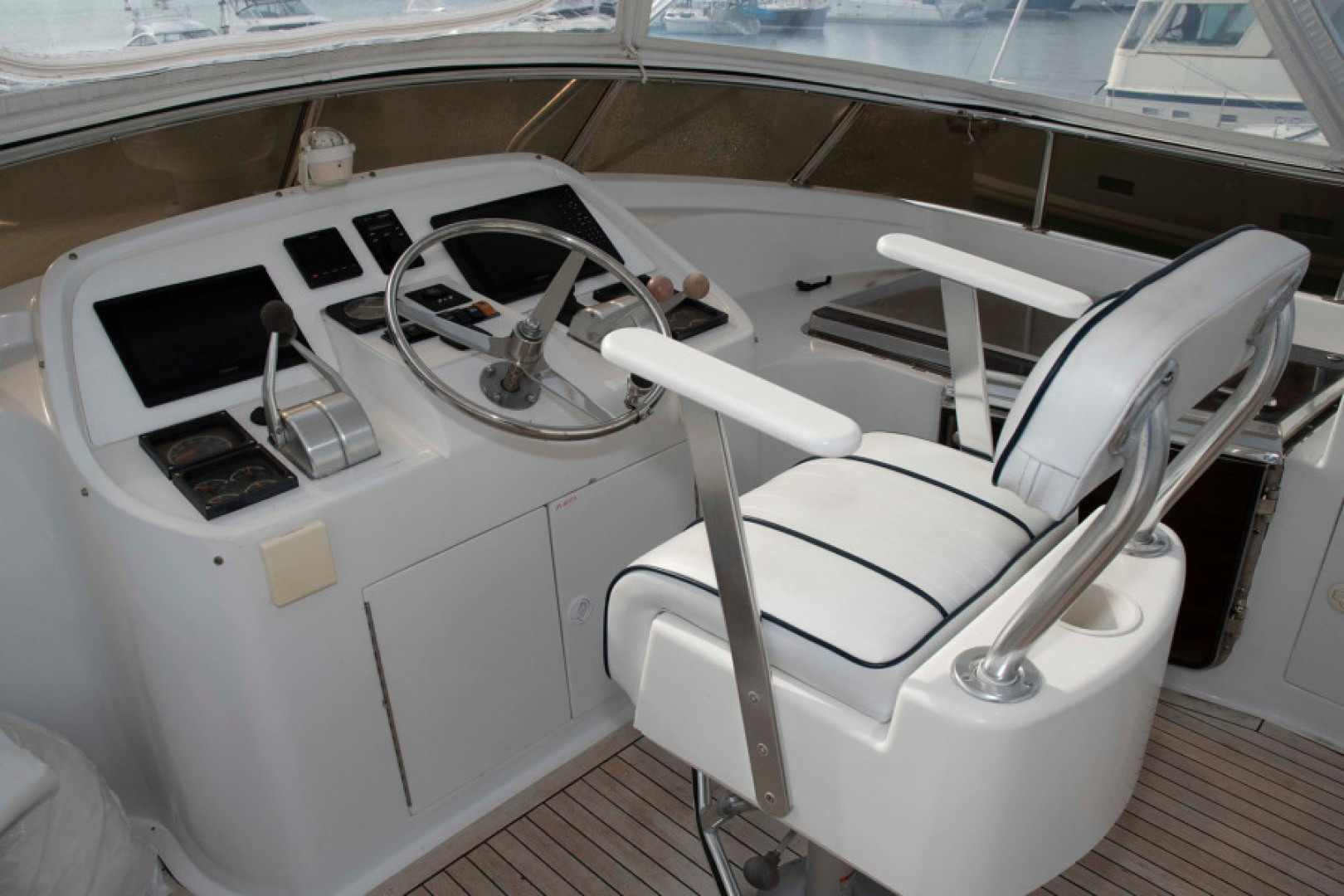 Monte Fino-65 Flybridge 1996-KIKI Mount Pleasant-South Carolina-United States-Flybridge Helm and Seat-3599295 | Thumbnail