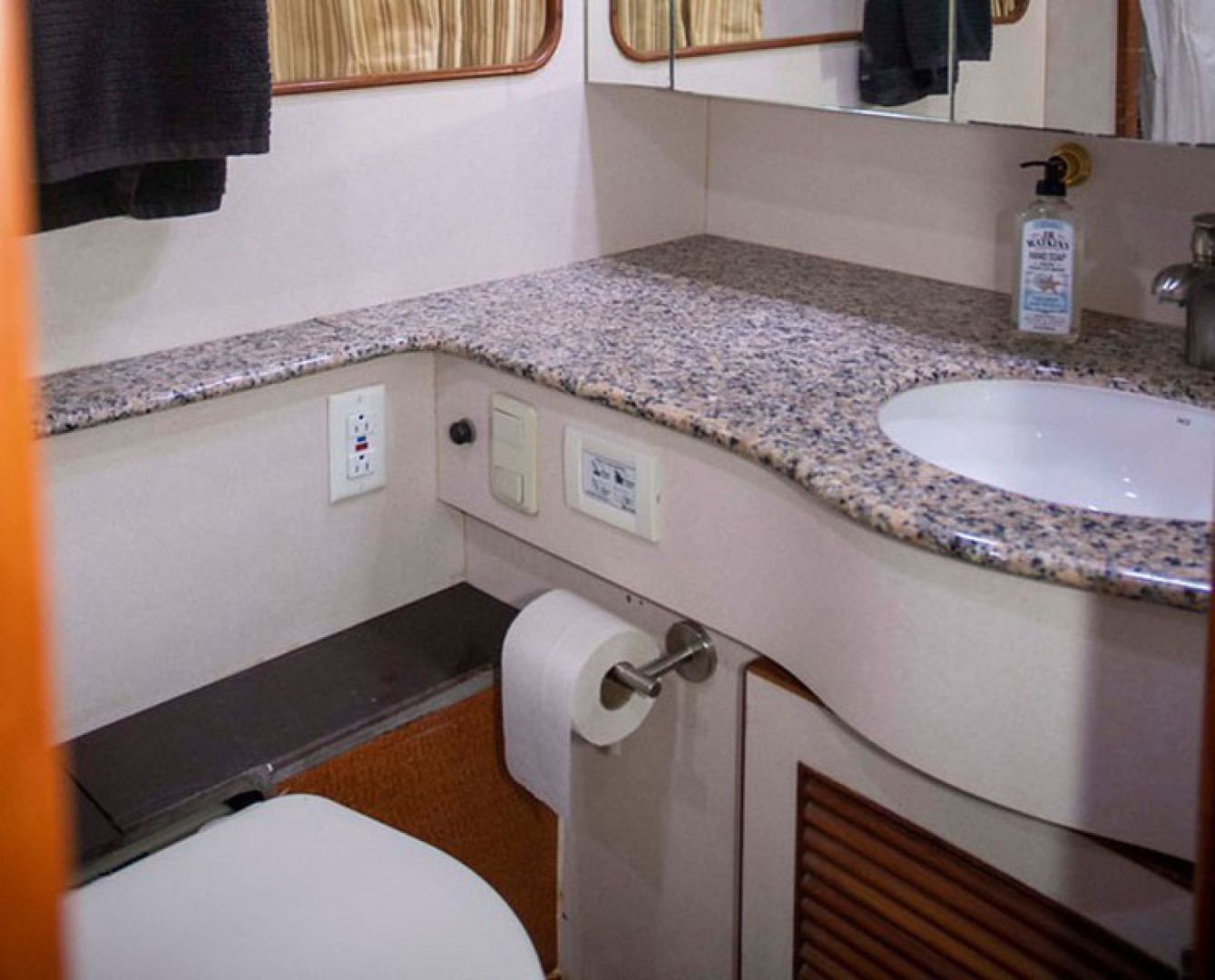 Monte Fino-65 Flybridge 1996-KIKI Mount Pleasant-South Carolina-United States-Master Head-3599216 | Thumbnail