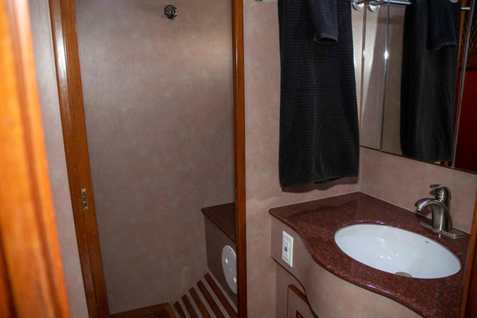 Monte Fino-65 Flybridge 1996-KIKI Mount Pleasant-South Carolina-United States-En-Suite Head-3599262 | Thumbnail