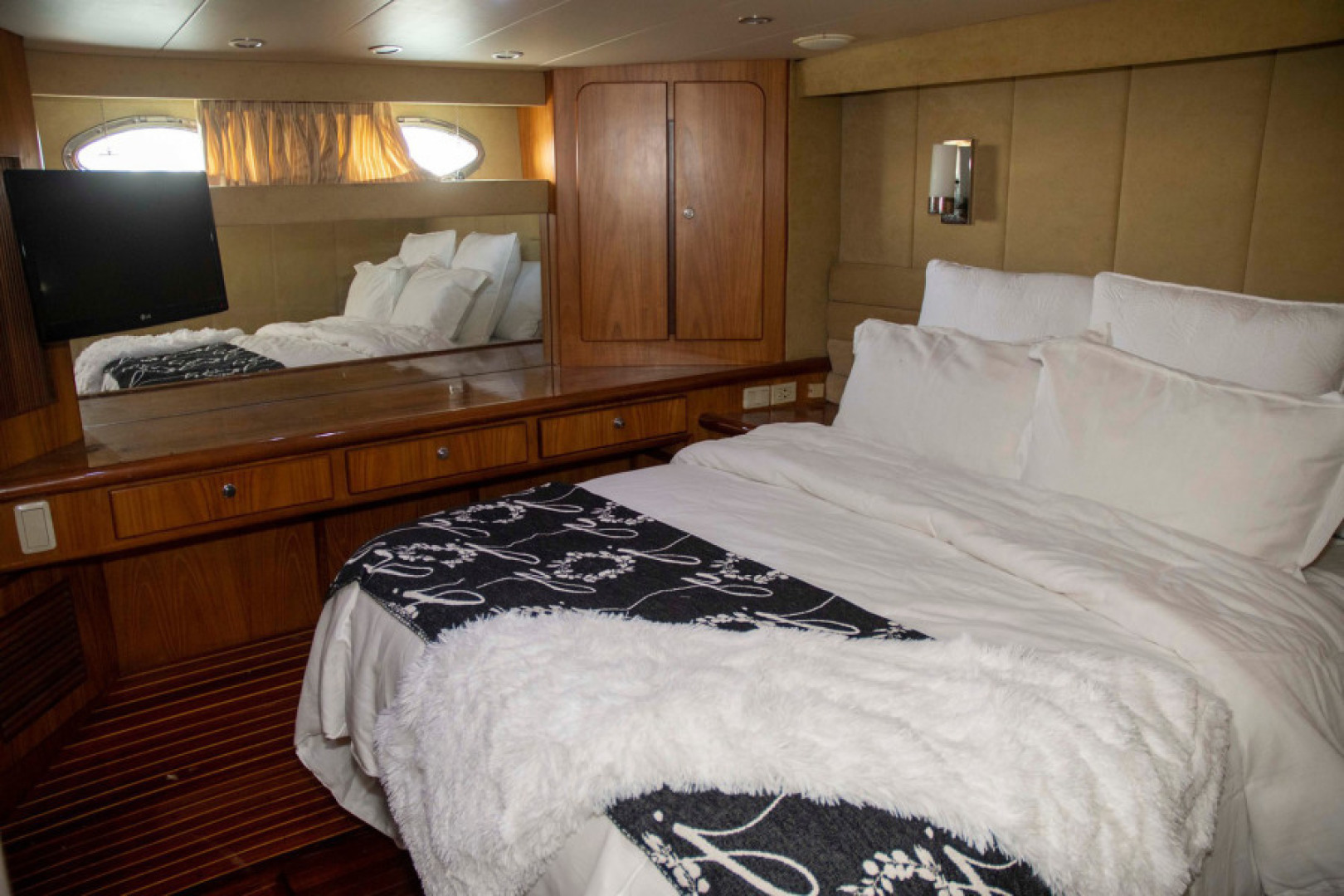 Monte Fino-65 Flybridge 1996-KIKI Mount Pleasant-South Carolina-United States-Master Stateroom to Starboard-3599207 | Thumbnail
