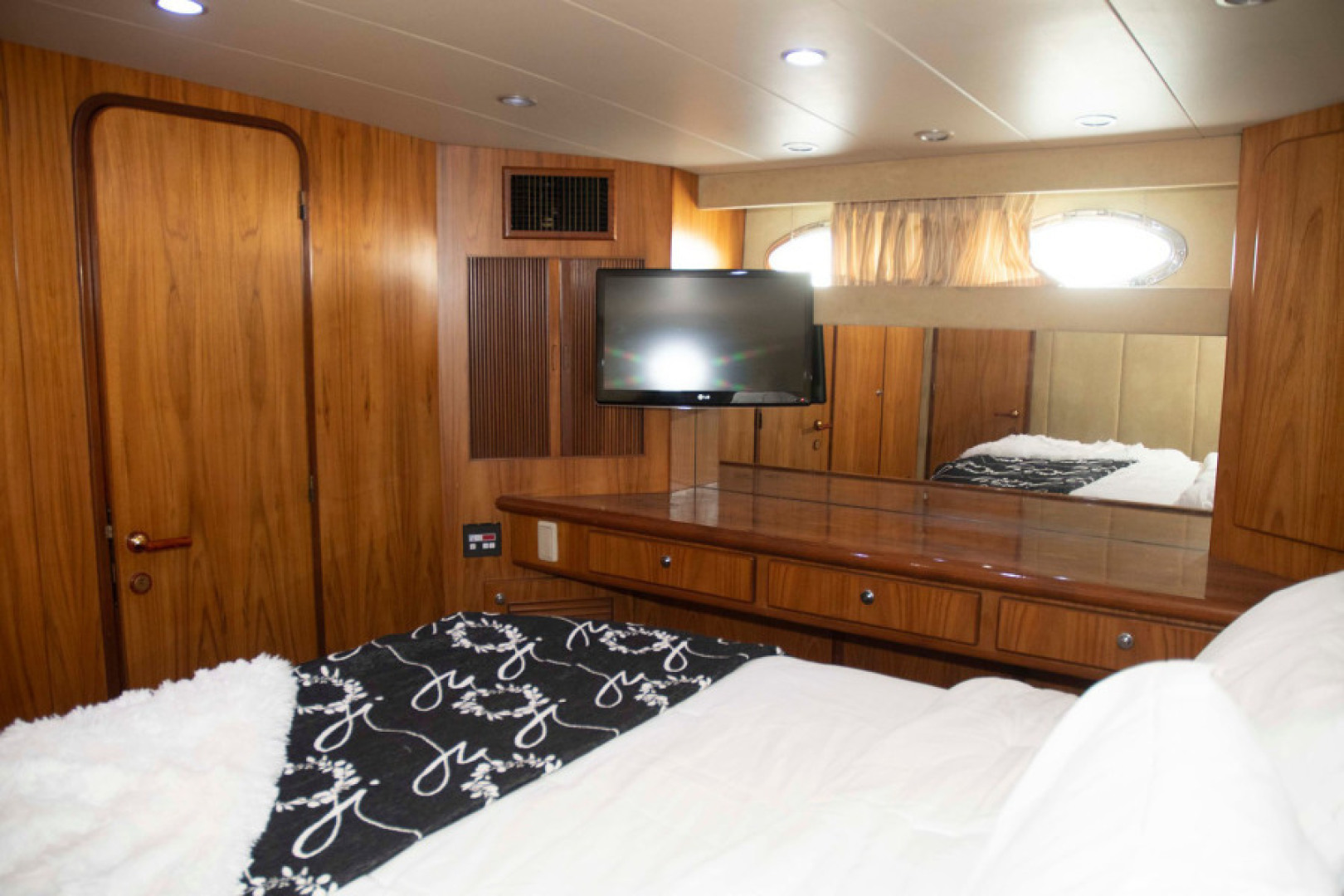 Monte Fino-65 Flybridge 1996-KIKI Mount Pleasant-South Carolina-United States-Flat Screen TV  Vanity and Storage-3599210 | Thumbnail