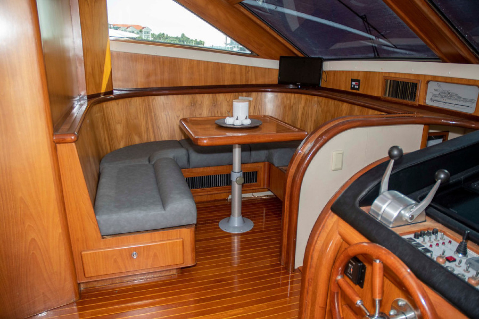 Monte Fino-65 Flybridge 1996-KIKI Mount Pleasant-South Carolina-United States-Dinette to Port-3599251 | Thumbnail