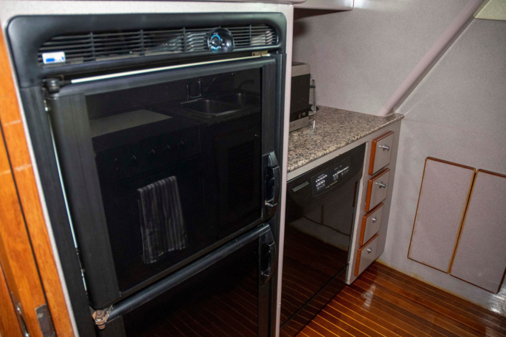 Monte Fino-65 Flybridge 1996-KIKI Mount Pleasant-South Carolina-United States-Galley Oven-3599222 | Thumbnail