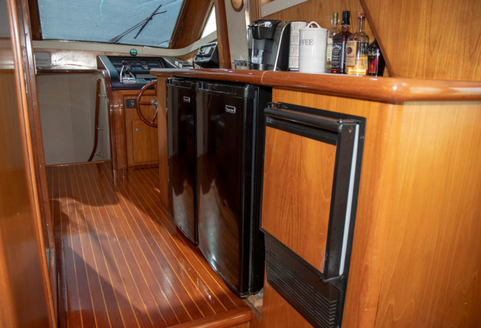 Monte Fino-65 Flybridge 1996-KIKI Mount Pleasant-South Carolina-United States-Galley Starboard Forward-3599221 | Thumbnail