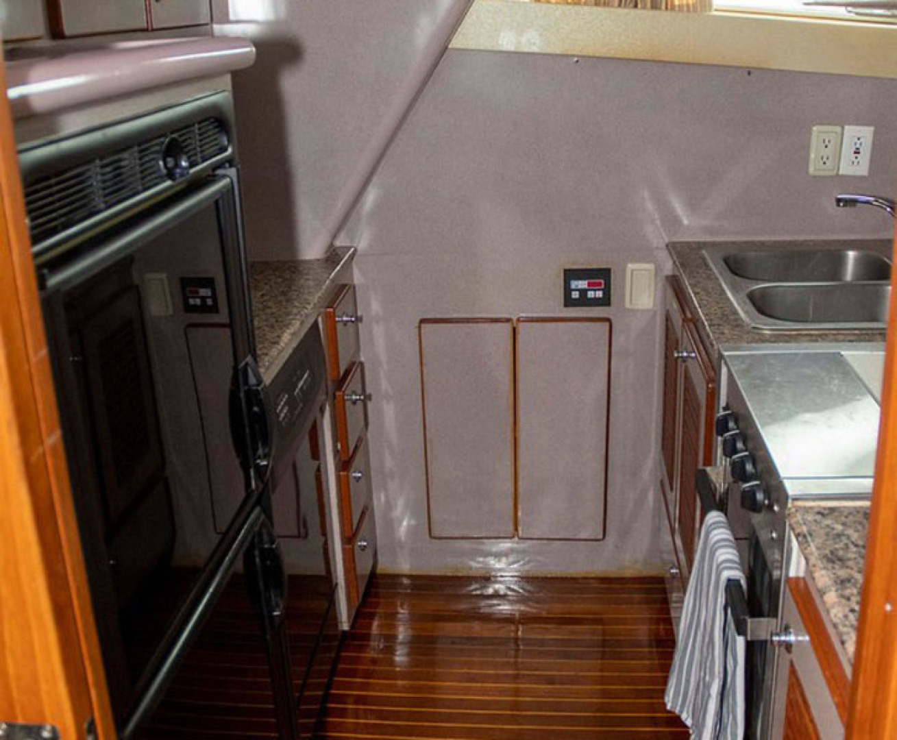 Monte Fino-65 Flybridge 1996-KIKI Mount Pleasant-South Carolina-United States-Galley-3599228 | Thumbnail
