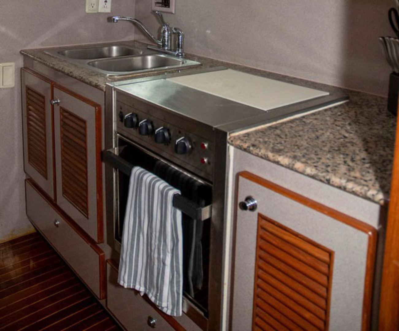 Monte Fino-65 Flybridge 1996-KIKI Mount Pleasant-South Carolina-United States-3-Burner Electric Stove-3599227 | Thumbnail