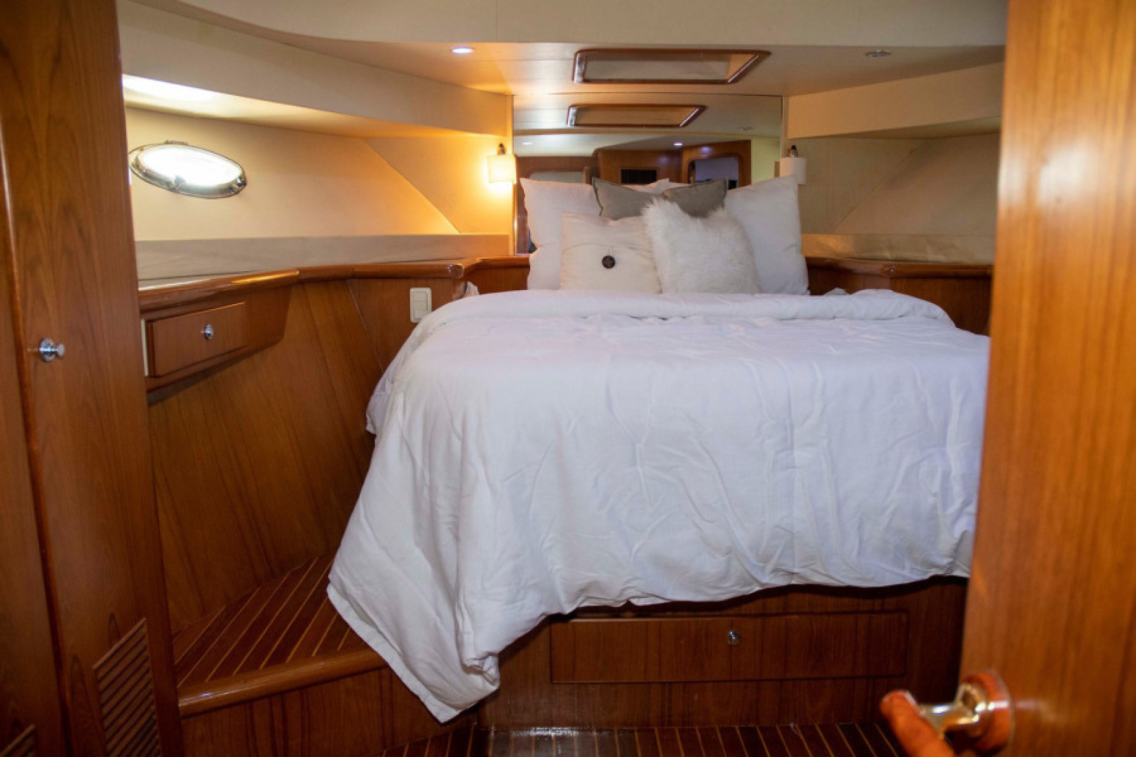 Monte Fino-65 Flybridge 1996-KIKI Mount Pleasant-South Carolina-United States-VIP Stateroom-3599268 | Thumbnail