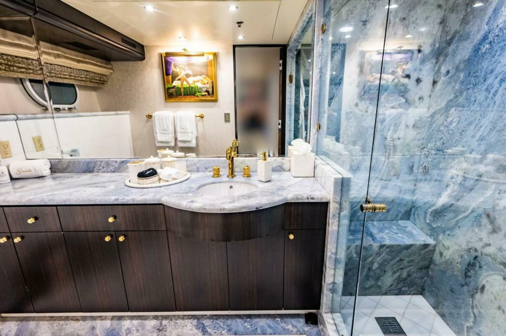 Christensen-Tri-deck Motoryacht 1995-GRADE I Fort Lauderdale-Florida-United States-GUEST ENSUITE-5569507 | Thumbnail