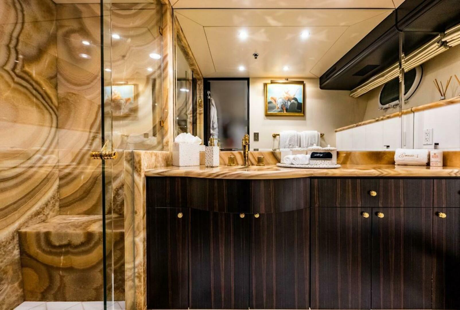 Christensen-Tri-deck Motoryacht 1995-GRADE I Fort Lauderdale-Florida-United States-GUEST ENSUITE-5569496 | Thumbnail