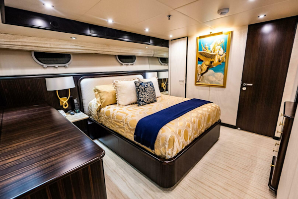 Christensen-Tri-deck Motoryacht 1995-GRADE I Fort Lauderdale-Florida-United States-PORT FWD GUEST STATEROOM-5569497