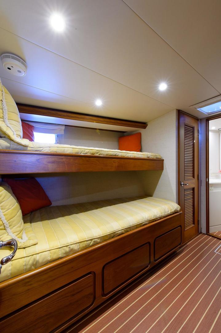 Burger 2001-DREAM CATCHER Auckland-New Zealand-CREW CABIN-3676038 | Thumbnail