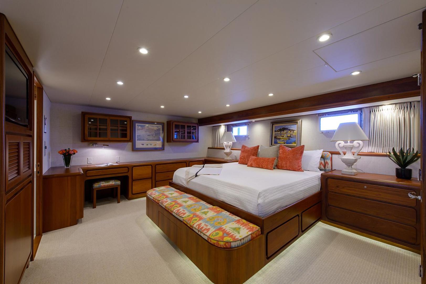 Burger 2001-DREAM CATCHER Auckland-New Zealand-MASTER STATEROOM-3676029 | Thumbnail