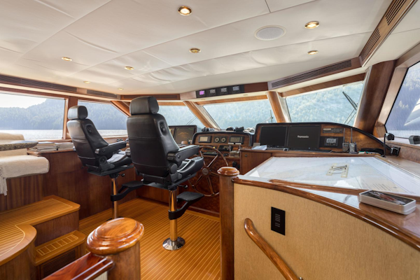 Crescent 2000-REPOSADO Vancouver-British Columbia-Canada-BRIDGE DECK PILOTHOUSE-3698856