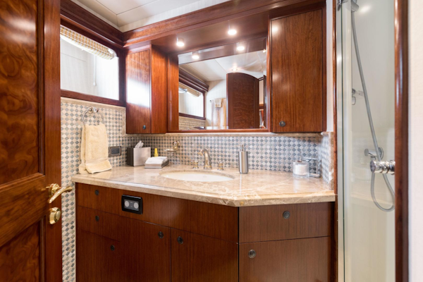 Crescent 2000-REPOSADO Vancouver-British Columbia-Canada-LOWER DECK GUEST ENSUITE-3698853