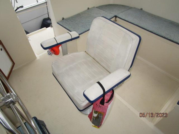 Kadey-Krogen-36 Manatee 1986-Eltinar Waterford-New York-United States-36 Kadey-Krogen flybridge helmseat-3706698