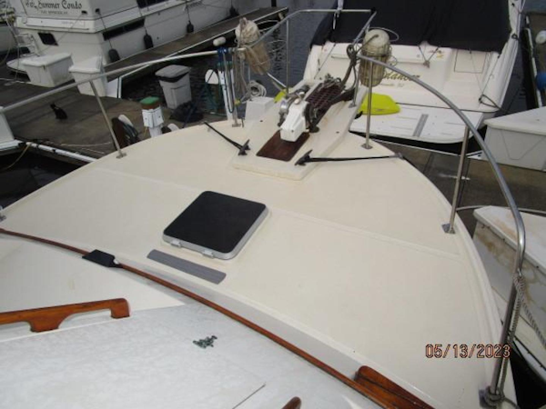 Kadey-Krogen-36 Manatee 1986-Eltinar Waterford-New York-United States-36 Kadey-Krogen foredeck-3706703