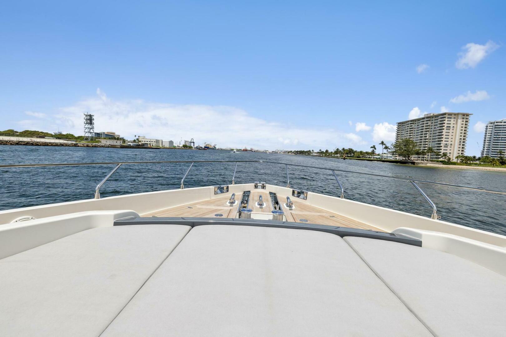 A FERRETTI A043401140215 関税送料込 Ferretti 881 Yachts For Sale - New & Used | YachtBuyer