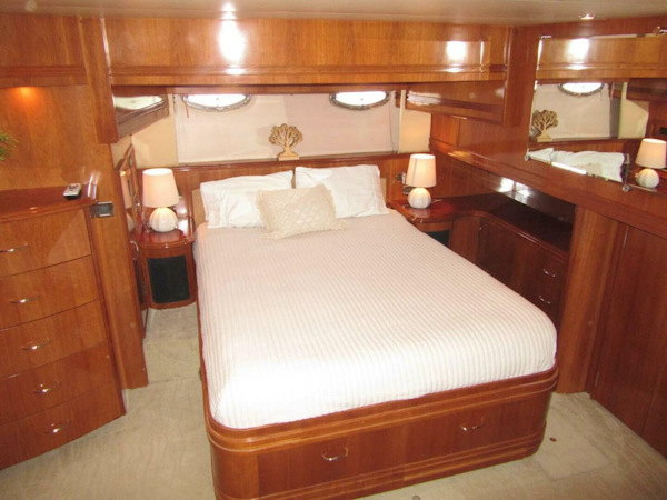 Carver-560 Voyager 2006-MINNOW Treasure Island-Florida-United States-3727395