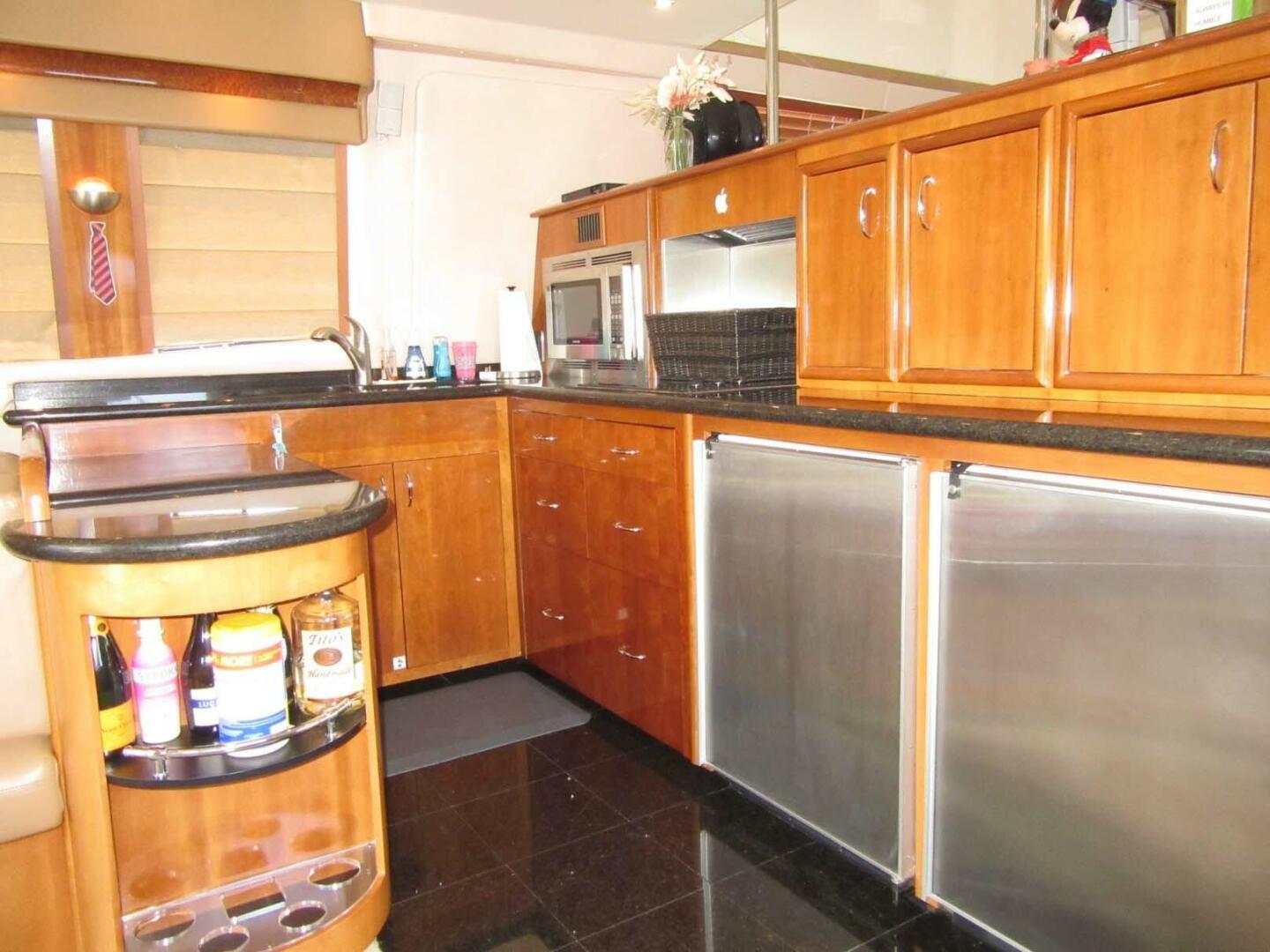 Carver-560 Voyager 2006-MINNOW Treasure Island-Florida-United States-3727379 | Thumbnail