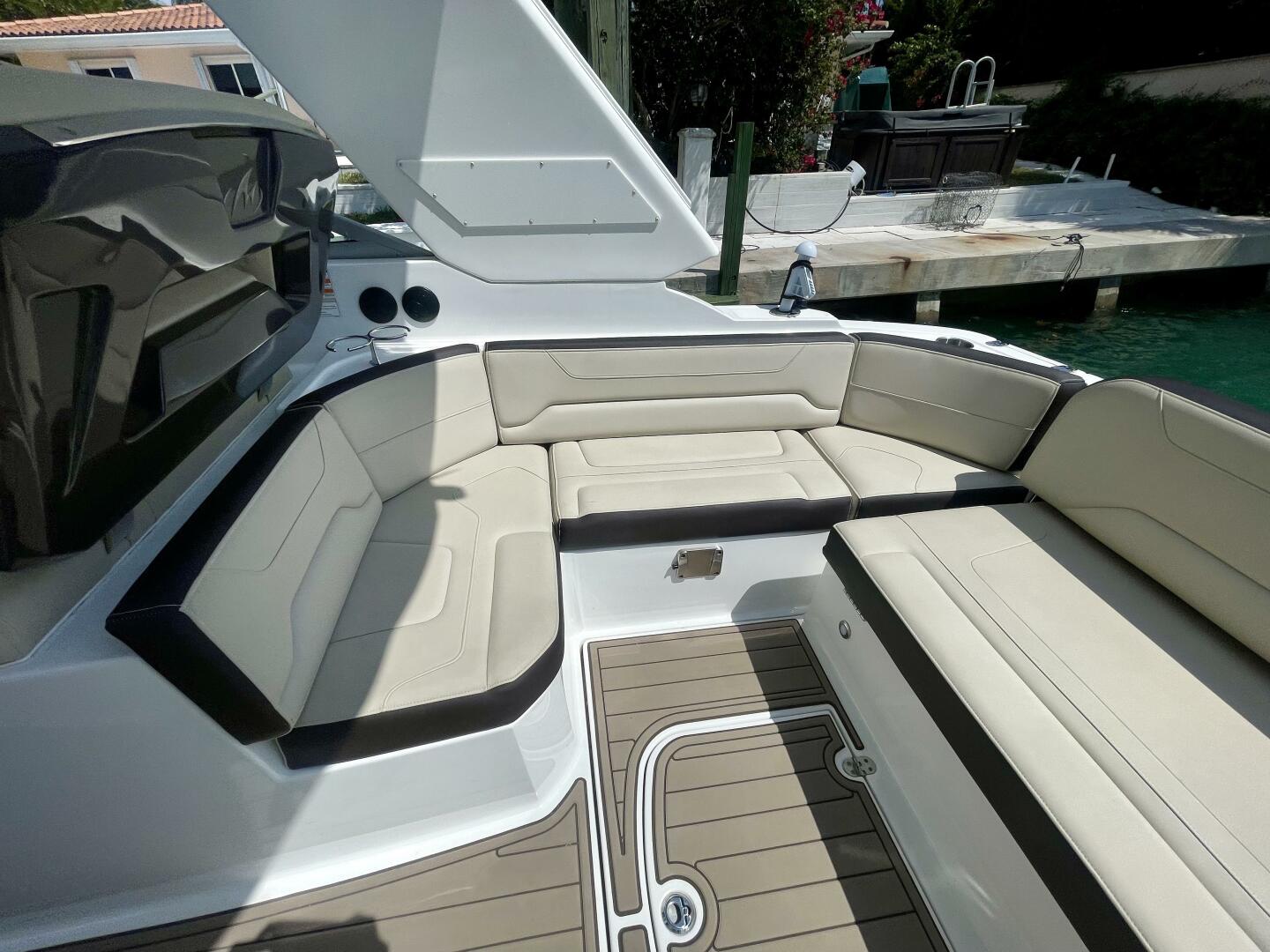 Monterey-335 Sport Yacht 2016 -Miami-Florida-United States-3735480 | Thumbnail