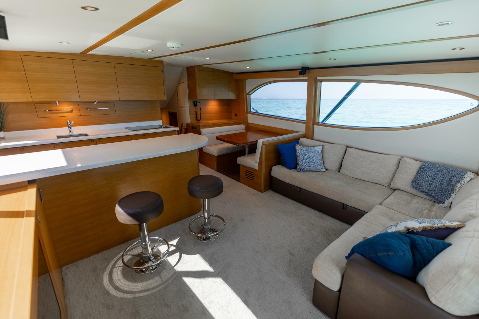 Hatteras-GT60 2016-KNOT on CALL Destin-Florida-United States-2016 Hatteras GT60  KNOT ON CALL  Salon-3858106 | Thumbnail