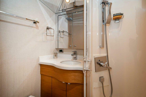 Hatteras-GT60 2016-KNOT on CALL Destin-Florida-United States-2016 Hatteras GT60  KNOT ON CALL  Guest Head-3748487