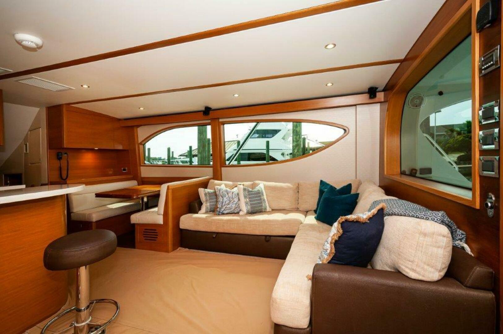 Hatteras-GT60 2016-KNOT on CALL Destin-Florida-United States-2016 Hatteras GT60  KNOT ON CALL  Salon 3-3748464 | Thumbnail
