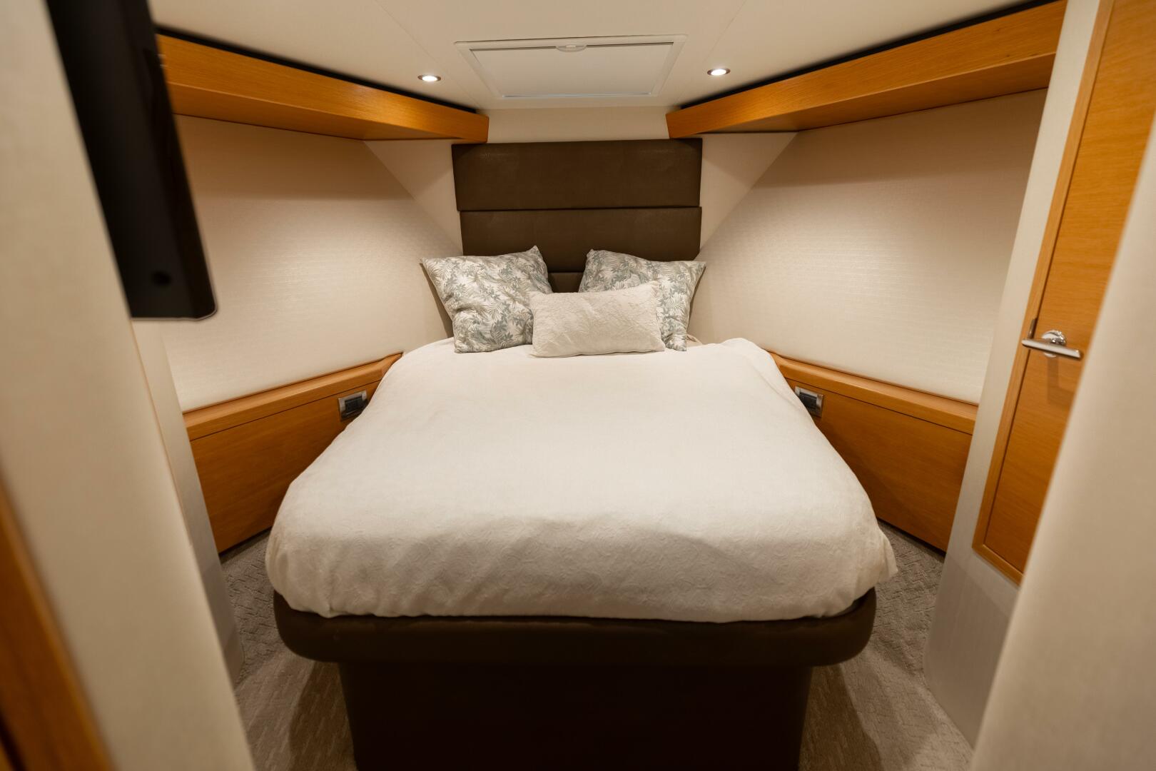 Hatteras-GT60 2016-KNOT on CALL Destin-Florida-United States-2016 Hatteras GT60  KNOT ON CALL  VIP Stateroom-3858120 | Thumbnail