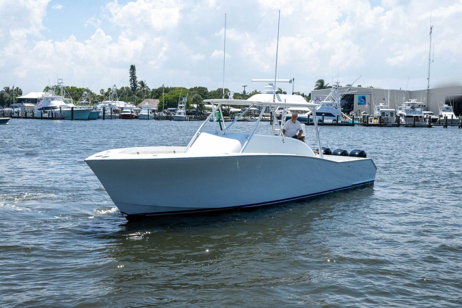 Custom Carolina-American Custom Yachts Walk Around 2009-La Condesa Stuart-Florida-United States-3745749 | Thumbnail