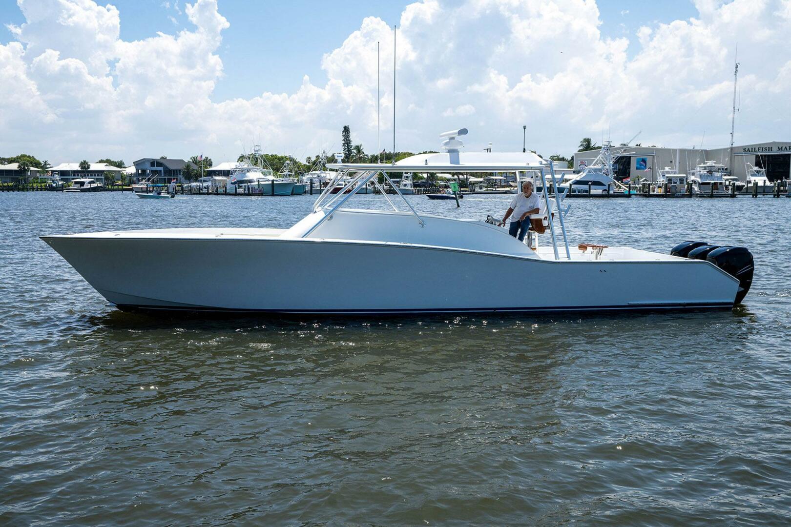 Custom Carolina-American Custom Yachts Walk Around 2009-La Condesa Stuart-Florida-United States-3745753 | Thumbnail