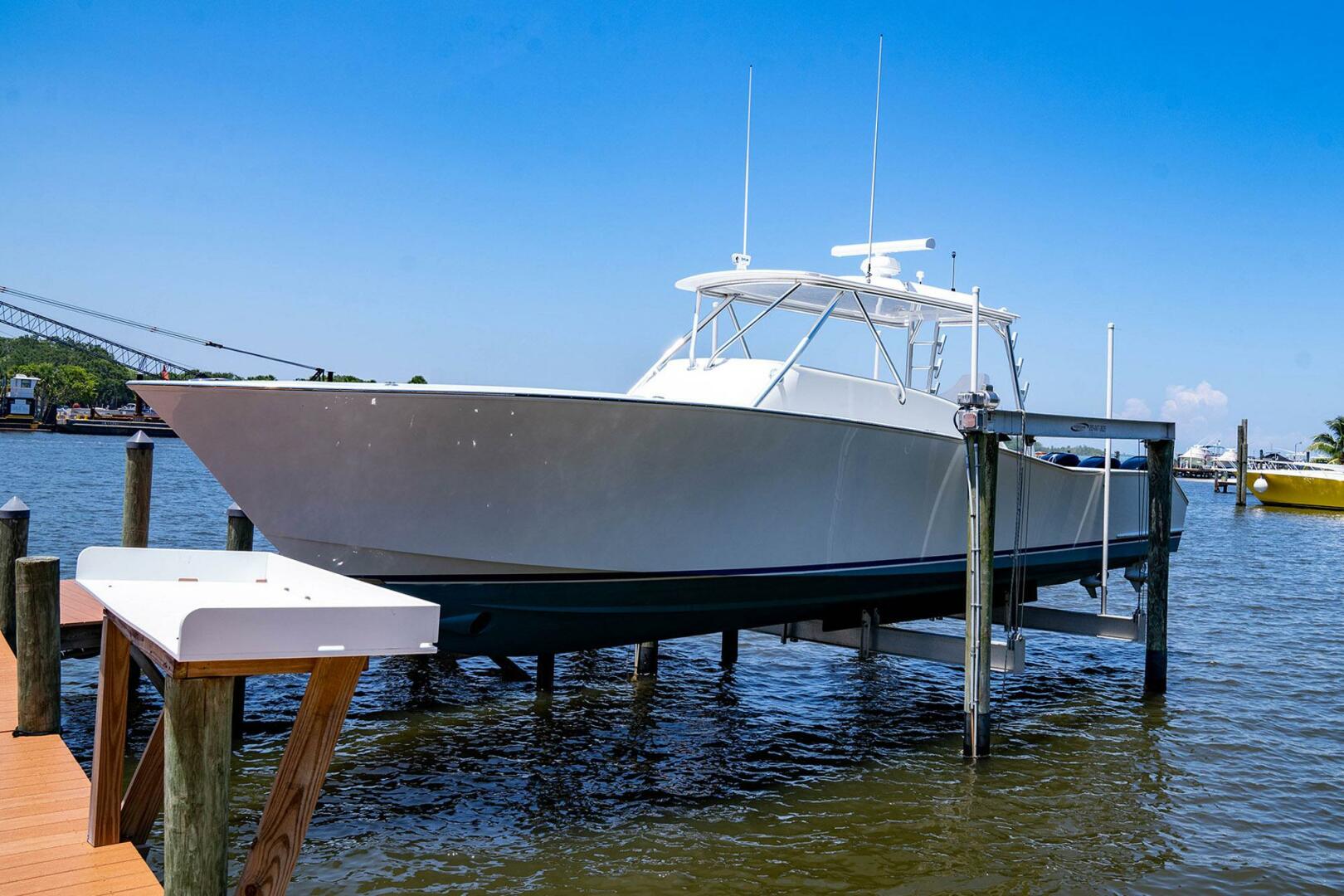 Custom Carolina-American Custom Yachts Walk Around 2009-La Condesa Stuart-Florida-United States-3745746 | Thumbnail