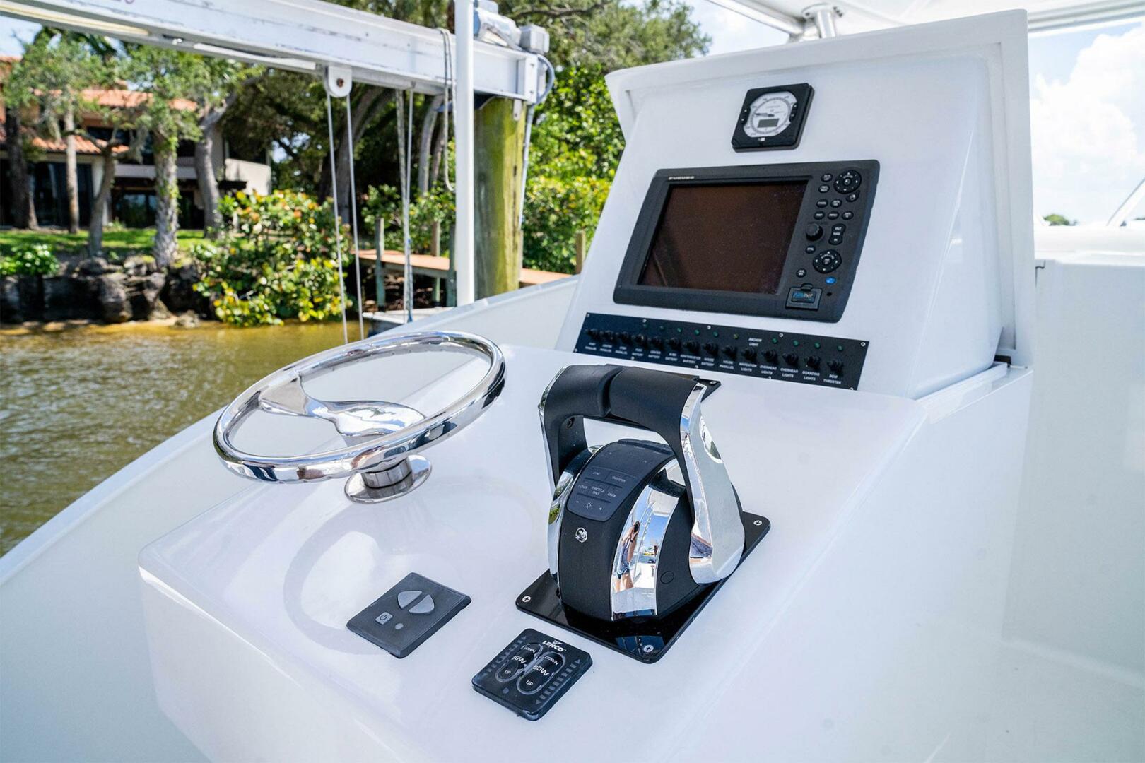 Custom Carolina-American Custom Yachts Walk Around 2009-La Condesa Stuart-Florida-United States-3745718 | Thumbnail