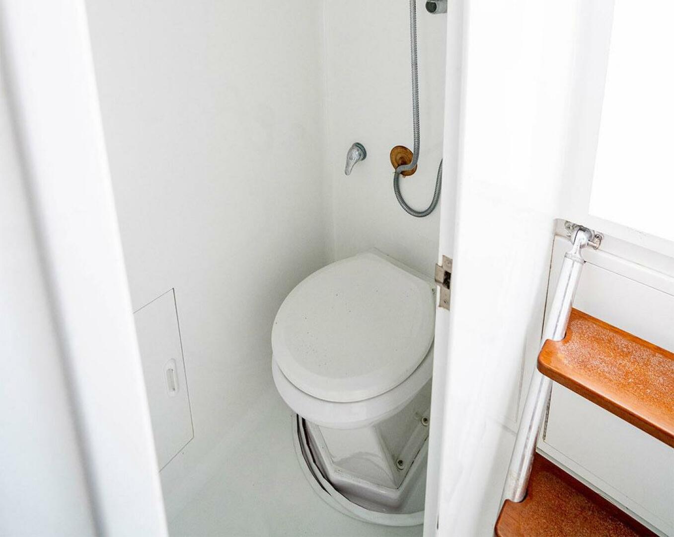 Custom Carolina-American Custom Yachts Walk Around 2009-La Condesa Stuart-Florida-United States-3745729 | Thumbnail