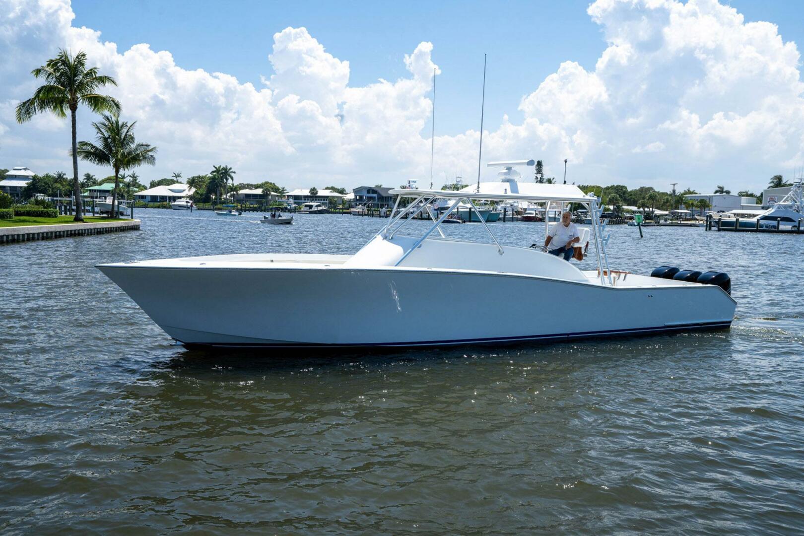 Custom Carolina-American Custom Yachts Walk Around 2009-La Condesa Stuart-Florida-United States-3745709 | Thumbnail